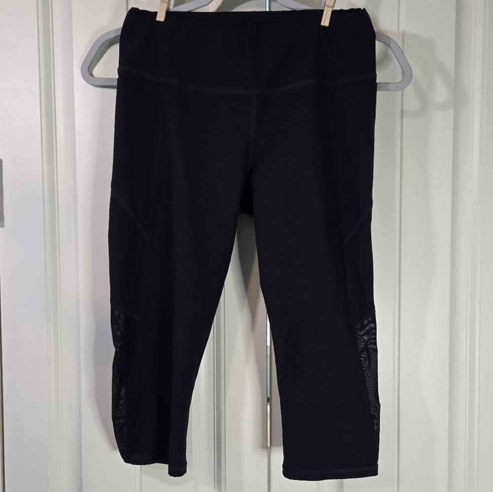 Athleta Capri‎ Leggings Size Small, Black Athleta Leggings Size Small